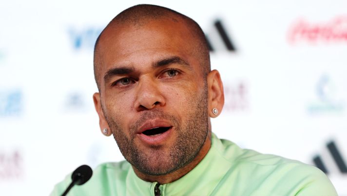 Violenza sessuale, Dani Alves condannato a quattro anni e mezzo di carcere - immagine 1