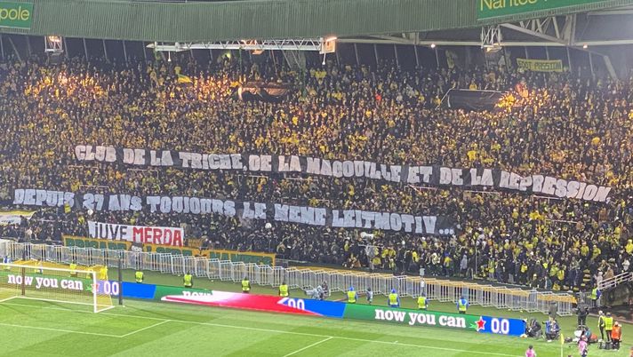 Striscione dei tifosi del Nantes: “Juve club di imbrogli, intrighi e repressione” - immagine 1