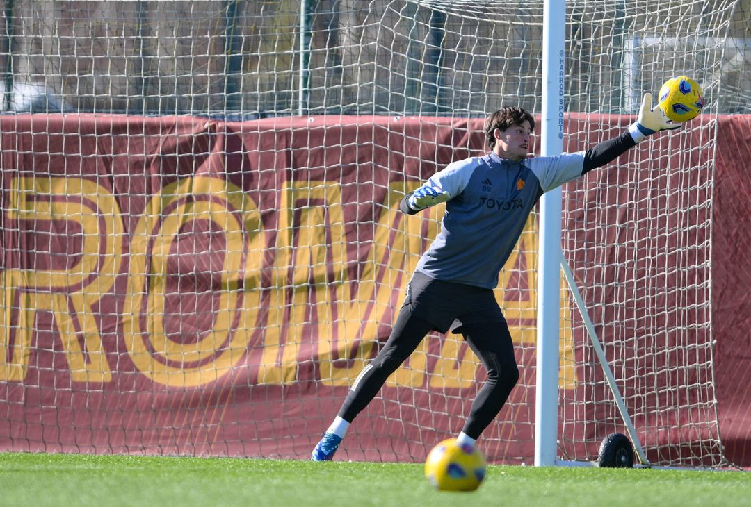 Roma, l’allenamento alla viglia del Milan. Non c’è Dybala – FOTOGALLERY - immagine 19