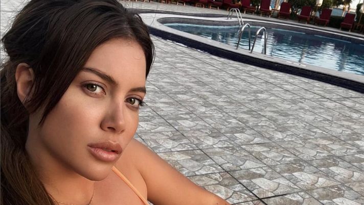 Wanda Nara, ennesimo scatto hot: fan in delirio per il bikini esplosivo - immagine 1