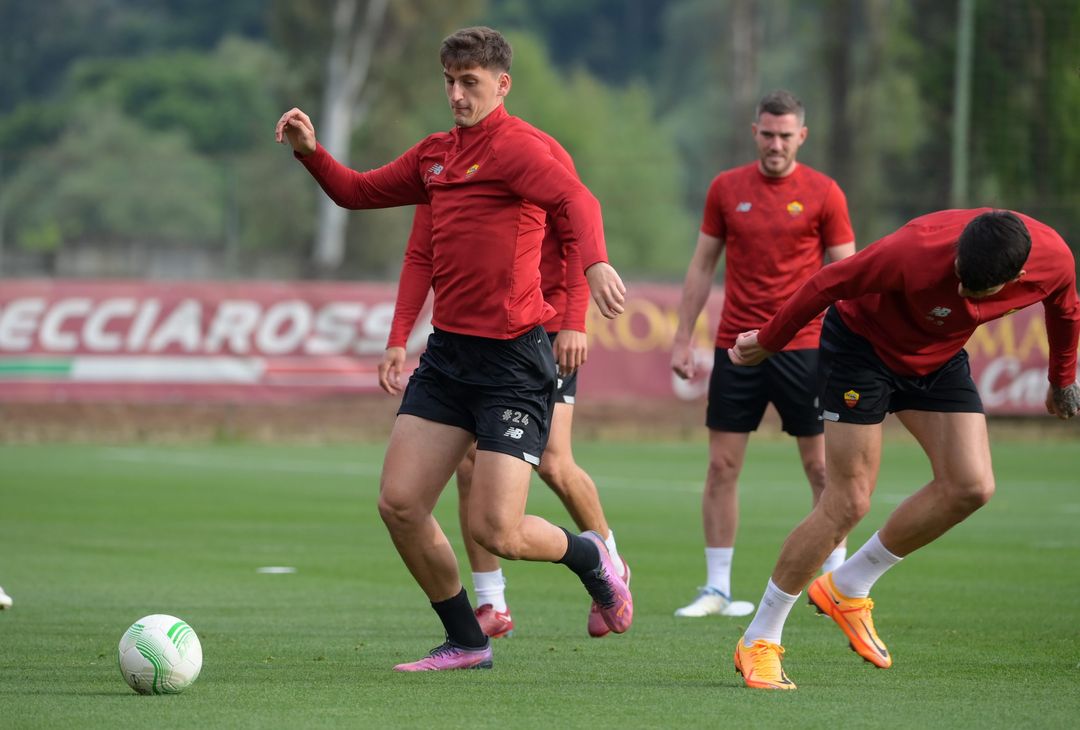 Roma in campo per preparare la semifinale contro il Leicester – FOTO GALLERY - immagine 11