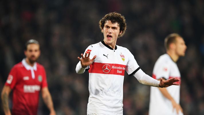 HANOVER, GERMANY - NOVEMBER 24:  Benjamin Pavard of VfB Stuttgart during the Bundesliga match between Hannover 96 and VfB Stuttgart at HDI-Arena on November 24, 2017 in Hanover, Germany.  (Photo by Stuart Franklin/Bongarts/Getty Images)  HANOVER, GERMANY - NOVEMBER 24:  Benjamin Pavard of VfB Stuttgart during the Bundesliga match between Hannover 96 and VfB Stuttgart at HDI-Arena on November 24, 2017 in Hanover, Germany.  (Photo by Stuart Franklin/Bongarts/Getty Images)