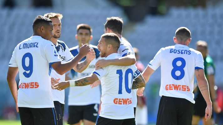 TURIN, ITALY - SEPTEMBER 26: Alejandro Dario Gomez (C) of Atalanta BC celebrates a goal with team mates during the Serie A match between Torino FC and Atalanta BC at Stadio Olimpico di Torino on September 26, 2020 in Turin, Italy. (Photo by Valerio Pennicino/Getty Images) TURIN, ITALY - SEPTEMBER 26: Alejandro Dario Gomez (C) of Atalanta BC celebrates a goal with team mates during the Serie A match between Torino FC and Atalanta BC at Stadio Olimpico di Torino on September 26, 2020 in Turin, Italy. (Photo by Valerio Pennicino/Getty Images)