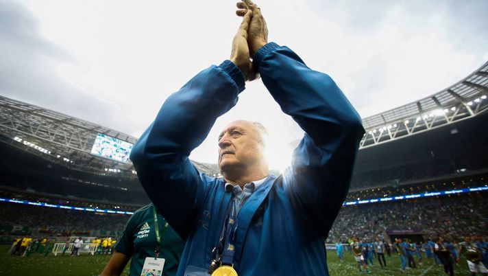SAO PAULO, BRAZIL - DECEMBER 02: Palmeiras team coach Luiz Felipe Scolari celebrates after winning the Brasileirao 2018 after the match against Vitora at Allianz Parque on December 02, 2018 in Sao Paulo, Brazil. (Photo by Miguel Schincariol/Getty Images) SAO PAULO, BRAZIL - DECEMBER 02: Palmeiras team coach Luiz Felipe Scolari celebrates after winning the Brasileirao 2018 after the match against Vitora at Allianz Parque on December 02, 2018 in Sao Paulo, Brazil. (Photo by Miguel Schincariol/Getty Images)