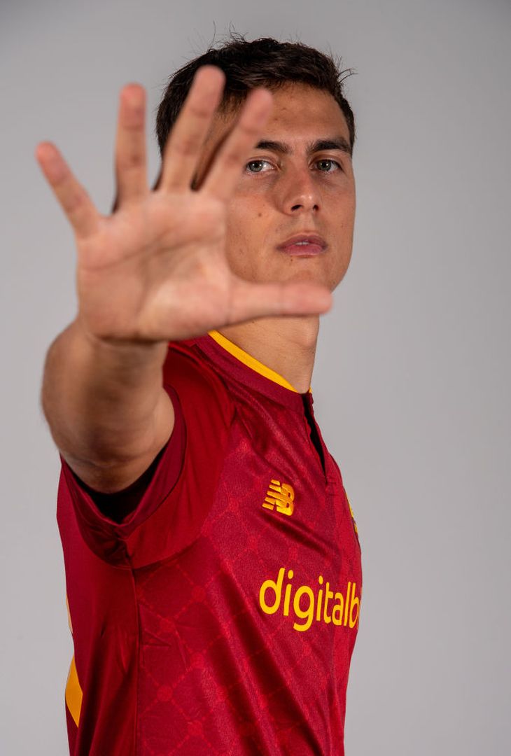 Dybala e la Roma: lo shooting suggestivo con la maglia giallorossa – FOTO GALLERY - immagine 15