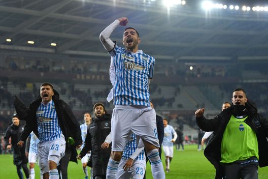 TURIN, ITALY - DECEMBER 21: Mattia Valoti of SPAL celebrates victory at the end of the Serie A match between Torino FC and SPAL at Stadio Olimpico di Torino on December 21, 2019 in Turin, Italy. (Photo by Valerio Pennicino/Getty Images) TURIN, ITALY - DECEMBER 21: Mattia Valoti of SPAL celebrates victory at the end of the Serie A match between Torino FC and SPAL at Stadio Olimpico di Torino on December 21, 2019 in Turin, Italy. (Photo by Valerio Pennicino/Getty Images)