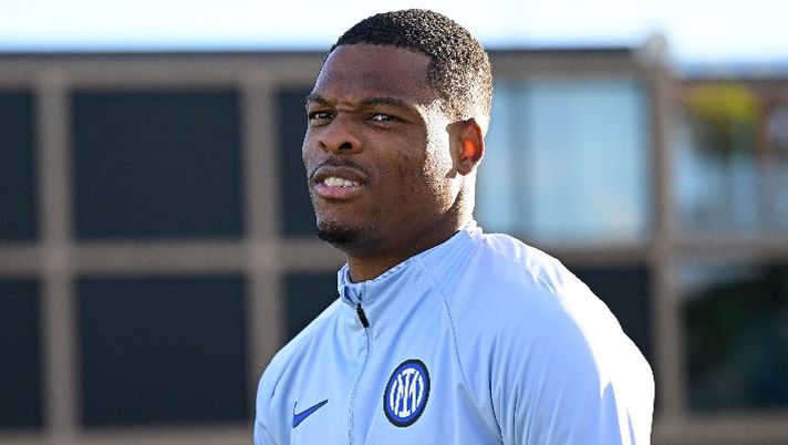 Inter, Sky: “Pavard prova ad anticipare i tempi. Ecco l’obiettivo per de Vrij e Dumfries” - immagine 1