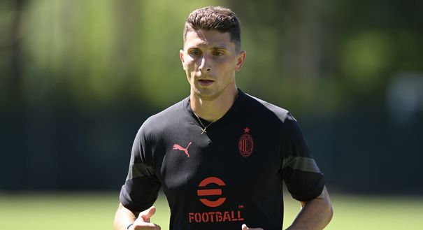 Mattia Caldara (difensore AC Milan), qui in allenamento a Milanello | Milan News (Getty Images) Mattia Caldara AC Milan allenamento Milanello