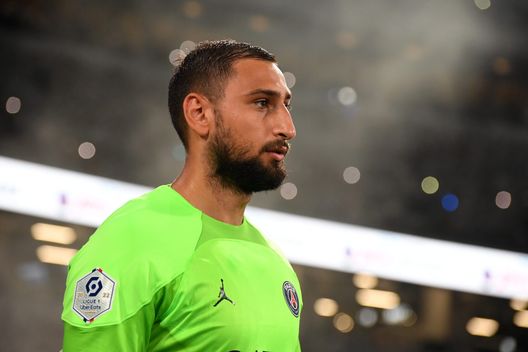 Assurdo, Donnarumma è ancora nella shitstorm dei tifosi del Milan: c’entra il Napoli- immagine 2