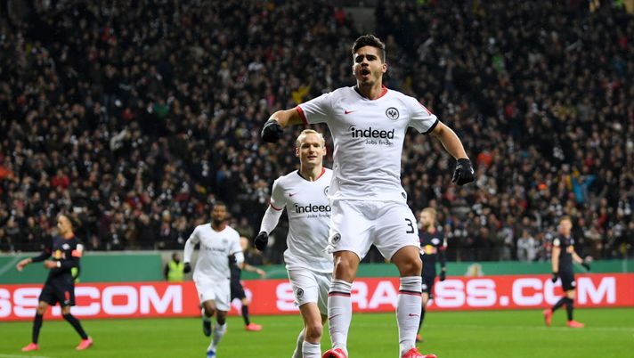 FRANKFURT AM MAIN, GERMANY - FEBRUARY 04: Andre Silva of Eintracht Frankfurt celebrates after scoring his team's first goal during the DFB Cup round of sixteen match between Eintracht Frankfurt and RB Leipzig at Commerzbank Arena on February 04, 2020 in Frankfurt am Main, Germany. (Photo by Matthias Hangst/Bongarts/Getty Images) FRANKFURT AM MAIN, GERMANY - FEBRUARY 04: Andre Silva of Eintracht Frankfurt celebrates after scoring his team's first goal during the DFB Cup round of sixteen match between Eintracht Frankfurt and RB Leipzig at Commerzbank Arena on February 04, 2020 in Frankfurt am Main, Germany. (Photo by Matthias Hangst/Bongarts/Getty Images)