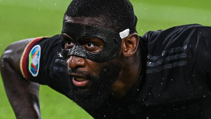 Real Madrid, Rüdiger potrebbe giocare il Clásico con una maschera protettiva IN VISTA DEL CLASICO