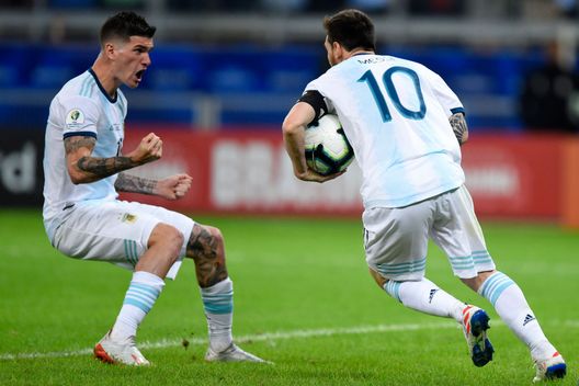 De Paul Messi (getty images) De Paul Messi (getty images)