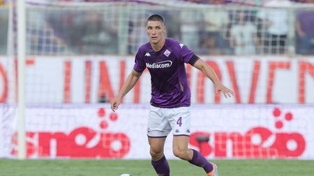 FLORENCE, ITALY - AUGUST 14: Nikola Milenkovic of ACF Fiorentina in action during the Serie A match between ACF Fiorentina and US Cremonese at Stadio Artemio Franchi on August 14, 2022 in Florence, Italy. (Photo by Gabriele Maltinti/Getty Images) Milenkovic in Fiorentina-Cremonese
