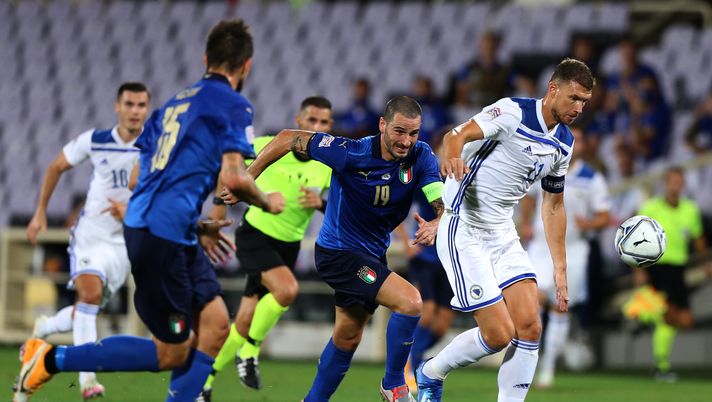 FLORENCE, ITALY - SEPTEMBER 04: Leonardo Bonucci of Italy competes for the ball with Edin Dzeko of Bosnia and Herzegovina during the UEFA Nations League group stage match between Italy and Bosnia and Herzegovina at Artemio Franchi on September 4, 2020 in Florence, Italy. (Photo by Paolo Bruno/Getty Images) FLORENCE, ITALY - SEPTEMBER 04: Leonardo Bonucci of Italy competes for the ball with Edin Dzeko of Bosnia and Herzegovina during the UEFA Nations League group stage match between Italy and Bosnia and Herzegovina at Artemio Franchi on September 4, 2020 in Florence, Italy. (Photo by Paolo Bruno/Getty Images)