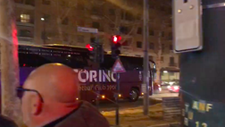Video – Il pullman del Toro va via dall’Olimpico tra gli applausi ironici dei tifosi