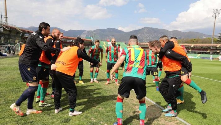 Ternana da record, esplode la festa: 4-1 all&#8217;Avellino e serie B raggiunta 