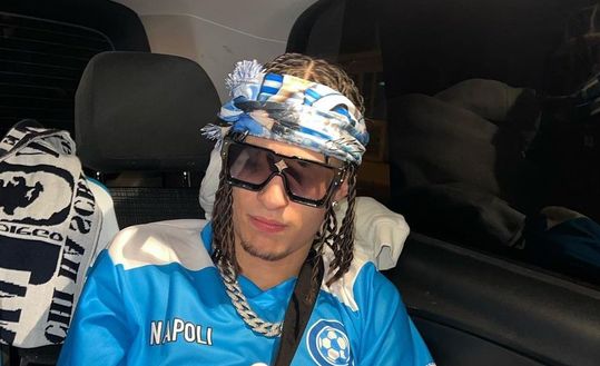 FOTO Il bellissimo omaggio del rapper Rondodasosa a Maradona e a Napoli- immagine 2