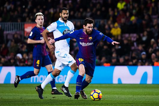 BARCELONA, SPAIN - DECEMBER 17: Lionel Messi of FC Barcelona conducts the ball under pressure from Celso Borges of Deportivo La Coruna during the La Liga match between FC Barcelona and Deportivo La Coruna at Camp Nou on December 17, 2017 in Barcelona, Spain. (Photo by Alex Caparros/Getty Images) BARCELONA, SPAIN - DECEMBER 17: Lionel Messi of FC Barcelona conducts the ball under pressure from Celso Borges of Deportivo La Coruna during the La Liga match between FC Barcelona and Deportivo La Coruna at Camp Nou on December 17, 2017 in Barcelona, Spain. (Photo by Alex Caparros/Getty Images)