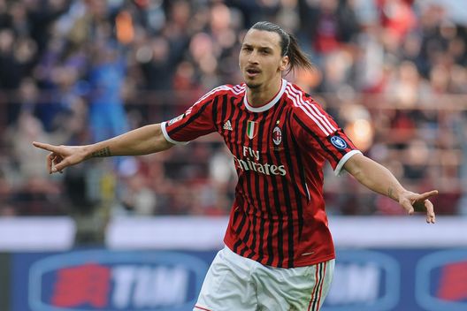 Ibrahimovic con la maglia del Milan Ibrahimovic con la maglia del Milan