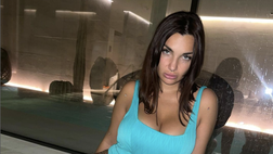 Elettra Lamborghini, il bikini intero risalta le forme mozzafiato: fan in tilt