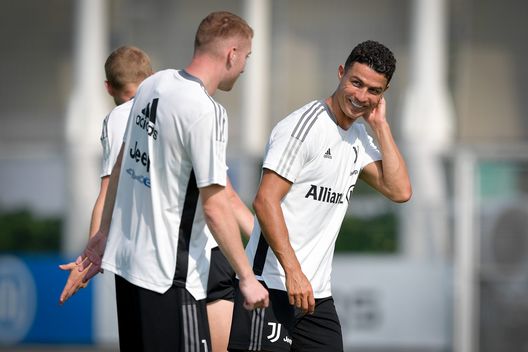 Cristiano Ronaldo e Dejan Kulusevski si allenano alla Continassa Cristiano Ronaldo e Dejan Kulusevski si allenano alla Continassa