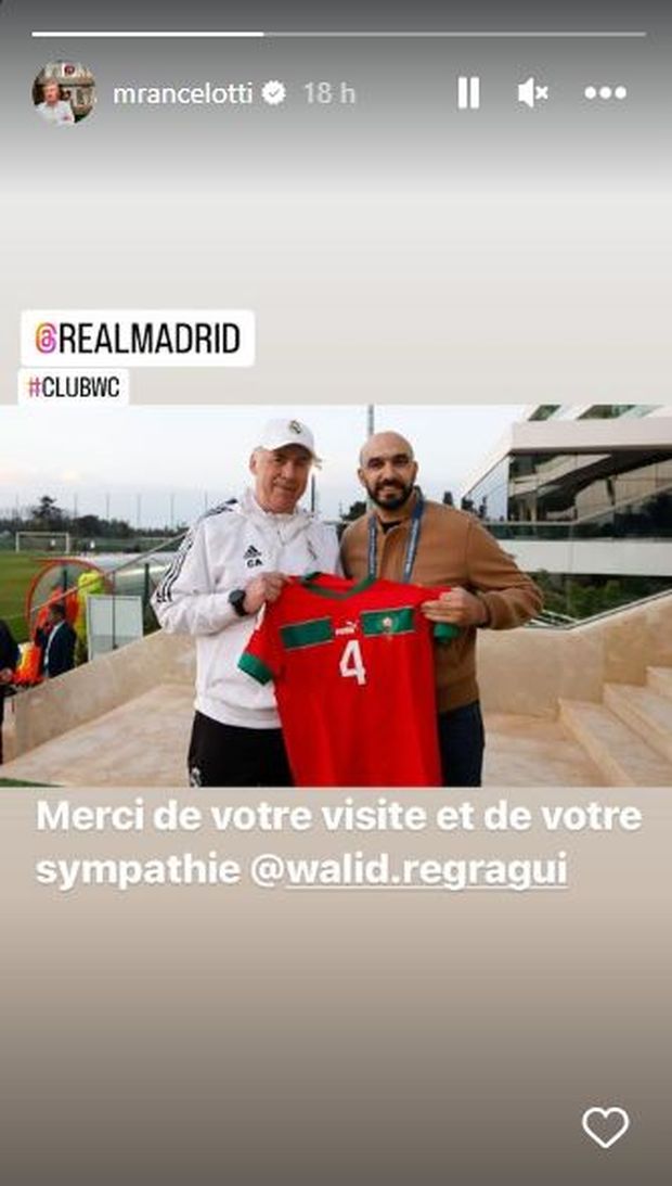 FOTO – E’ Amrabat-mania in Spagna: anche Ancelotti posa con la sua maglia- immagine 2