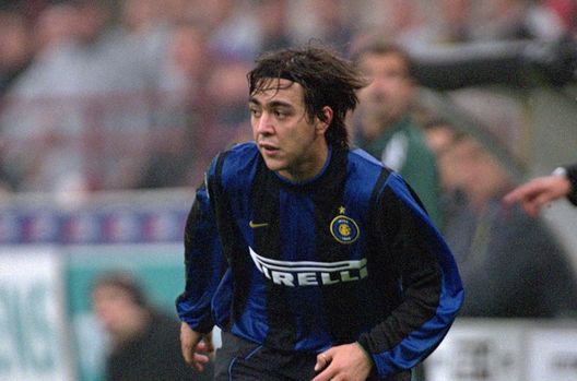 26 Oct 2000: Alvaro Recoba of Inter Milan in action during the UEFA Cup second round first leg match against Vitesse Arnhem played at the San Siro, in Milan, Italy. The match ended in a 0-0 draw. Mandatory Credit: Stuart Franklin /Allsport