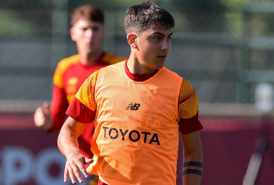 Trigoria, Dybala in gruppo prima della sfida con il Torino – FOTO GALLERY - immagine 9