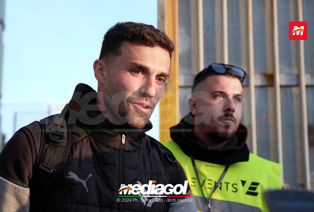 FOTO PALERMO: I giocatori del Palermo scattano selfie con i tifosi (GALLERY) - immagine 29