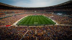 Bianchi e neri mischiati fra loro al derby di Soweto: e Mandela lassù felice…