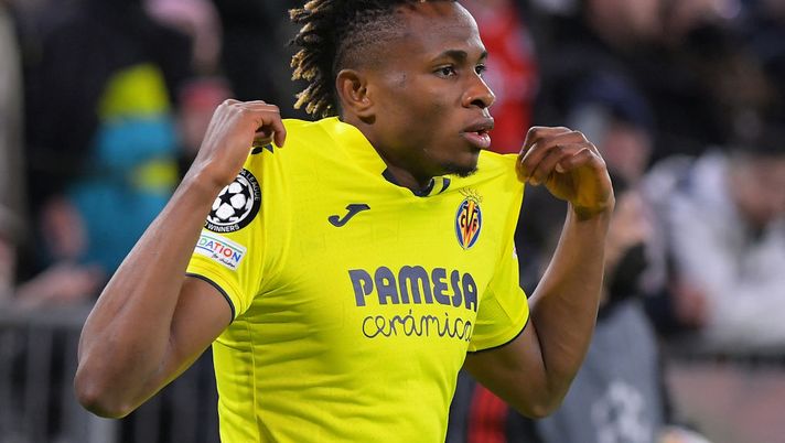 Villarreal's Nigerian midfielder Samuel Chukwueze celebrates scoring the 1-1 during the UEFA Champions League quarter-final, second leg football match FC Bayern Munich v FC Villarreal in Munich, southern Germany on April 12, 2022. (Photo by Jose Jordan / AFP) (Photo by JOSE JORDAN/AFP via Getty Images) CEO Villarreal: “Non sono arrivate offerte per Chukwueze, vuole giocare per un grande club” - immagine 1