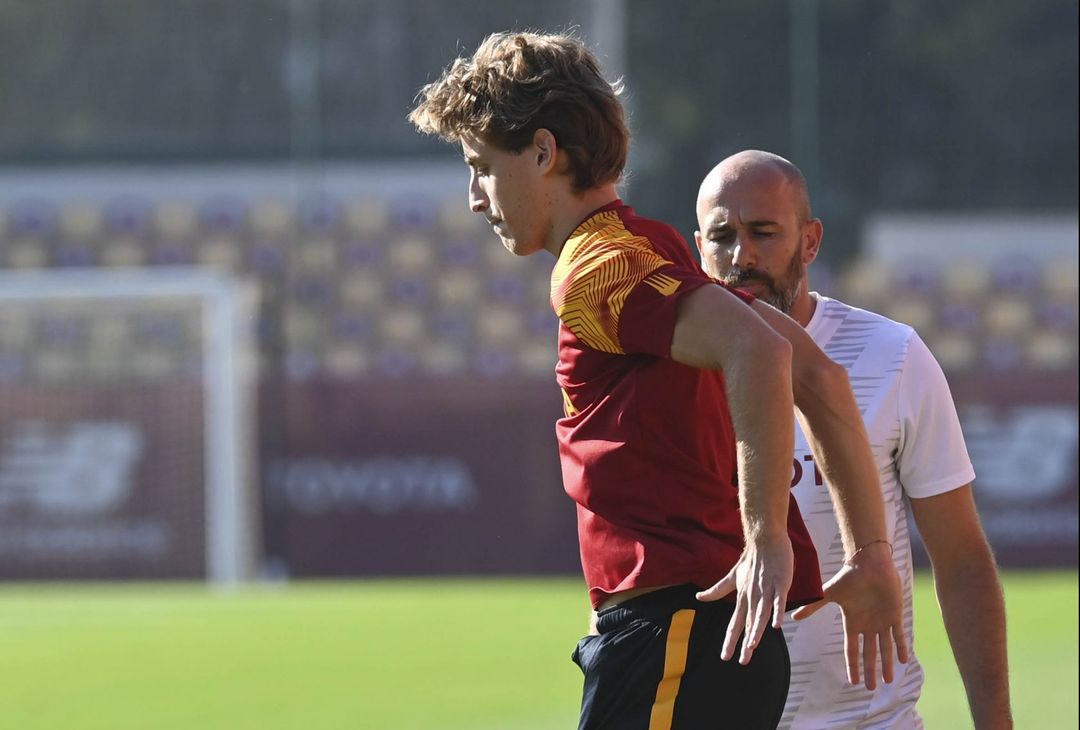 Trigoria, ripresa in vista della Samp: in campo Zaniolo e Karsdorp – FOTO GALLERY - immagine 40