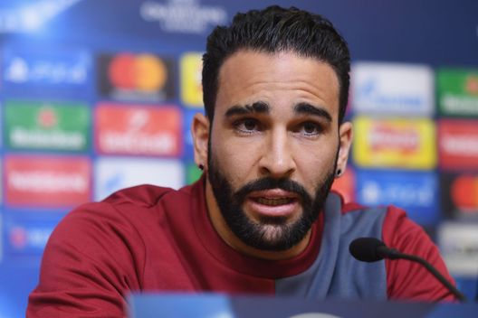 Adil Rami (Photo by Michael Regan/Getty Images) La FIFA ha deciso: all’ex giocatore del Milan un rimborso di 200mila euro- immagine 2