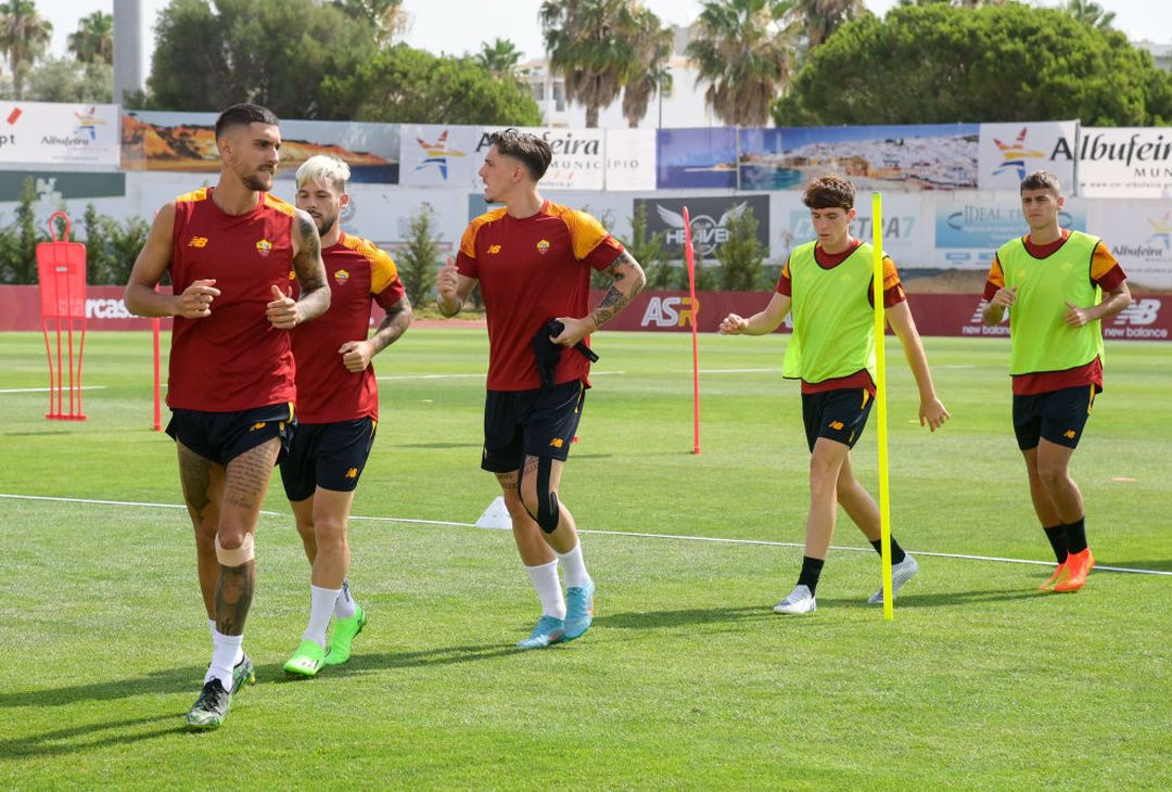 Roma in campo in Portogallo per l’allenamento mattutino – FOTO GALLERY - immagine 15