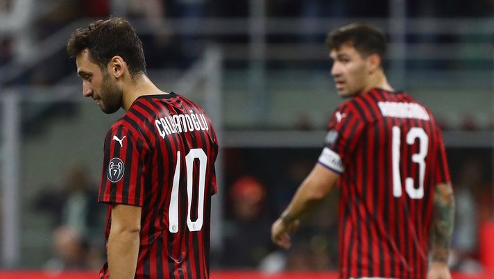 Hakan Calhanoglu e Alessio Romagnoli del Milan sconsolati (credits: GETTY Images) 