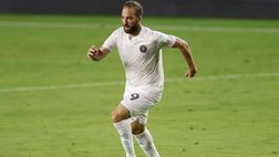 Inter Miami, Neville coccola il Pipita: “Higuain è come un maestro di scuola con i suoi compagni”