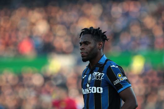 BERGAMO, ITALY - DECEMBER 18: Duvan Zapata of Atalanta BC looks onduring the Serie A match between Atalanta BC and AS Roma at Gewiss Stadium on December 18, 2021 in Bergamo, Italy. (Photo by Emilio Andreoli/Getty Images) BERGAMO, ITALY - DECEMBER 18: Duvan Zapata of Atalanta BC looks onduring the Serie A match between Atalanta BC and AS Roma at Gewiss Stadium on December 18, 2021 in Bergamo, Italy. (Photo by Emilio Andreoli/Getty Images)