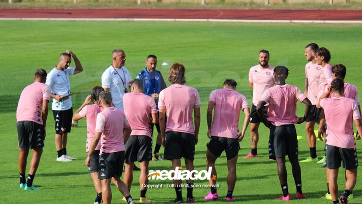 Ritiro Palermo, day 1: l’arrivo dei rosa e le parole di Filippi. Il diario di bordo 