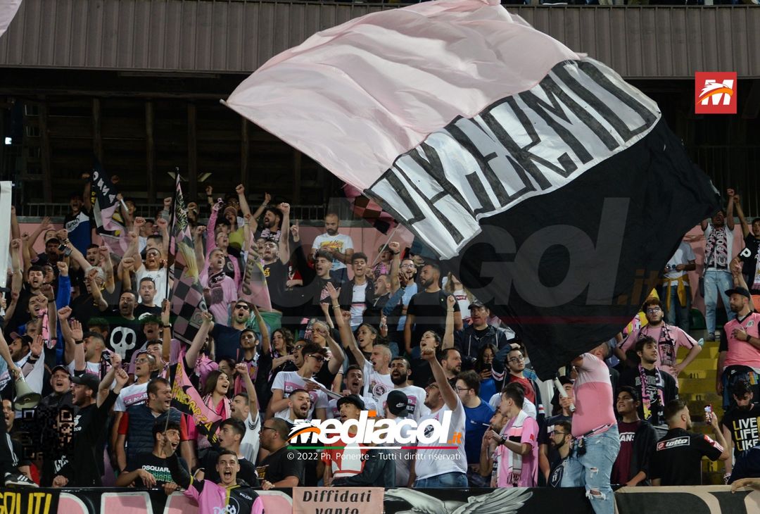 Fototifo, i tifosi allo stadio per Palermo-Virtus Entella 2-2 (gallery) - immagine 122