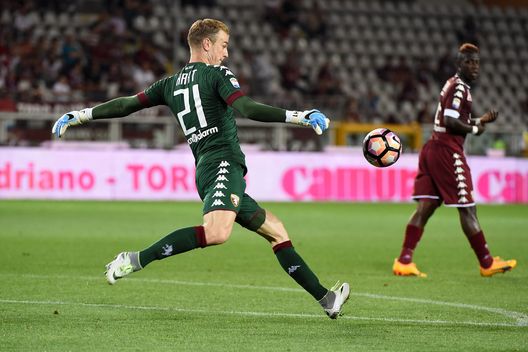 TURIN, ITALY - MAY 28: Goalkeeper of FC Torino Joe Hart in action during the Serie A match between FC Torino and US Sassuolo at Stadio Olimpico di Torino on May 28, 2017 in Turin, Italy. (Photo by Pier Marco Tacca/Getty Images) TURIN, ITALY - MAY 28: Goalkeeper of FC Torino Joe Hart in action during the Serie A match between FC Torino and US Sassuolo at Stadio Olimpico di Torino on May 28, 2017 in Turin, Italy. (Photo by Pier Marco Tacca/Getty Images)