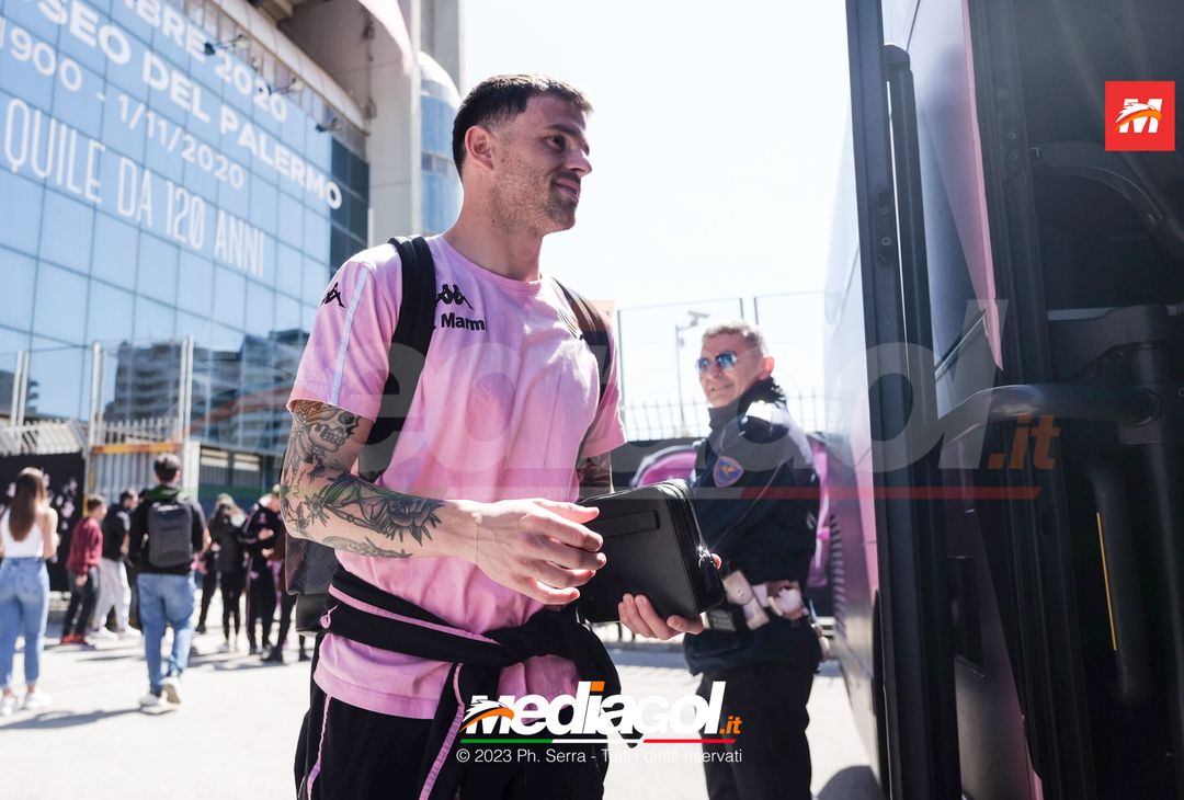 FOTO Parma-Palermo, i Rosanero in partenza dal “Renzo Barbera” (GALLERY) - immagine 32