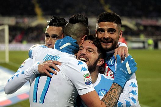 FLORENCE, ITALY - DECEMBER 22: Dries Mertens of SSC Napoli celebrates after scoring a goal during the Serie A match between ACF Fiorentina and SSC Napoli at Stadio Artemio Franchi on December 22, 2016 in Florence, Italy.  (Photo by Gabriele Maltinti/Getty Images) 