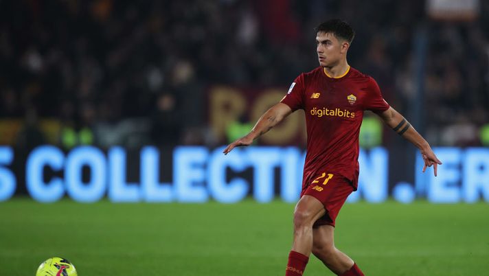 ROME, ITALY - JANUARY 04: Paulo Dybala of AS Roma in action during the Serie A match between AS Roma and Bologna FC at Stadio Olimpico on January 4, 2023 in Rome, Italy. (Photo by Paolo Bruno/Getty Images) Roma, la probabile formazione: Dybala, Pellegrini, Abraham e la gestione di Zaniolo - immagine 1