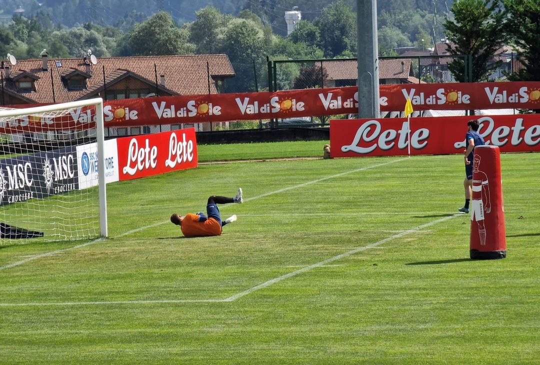 FOTO Dimaro, esercizi e tiri in porta: Kvaratskhelia a rete - immagine 2