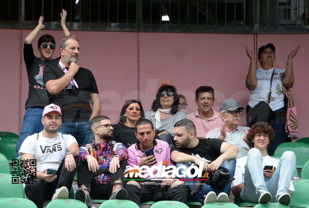FOTOTIFO Palermo-Pisa 3-3, i tifosi allo Stadio “Renzo Barbera” (Gallery) - immagine 26