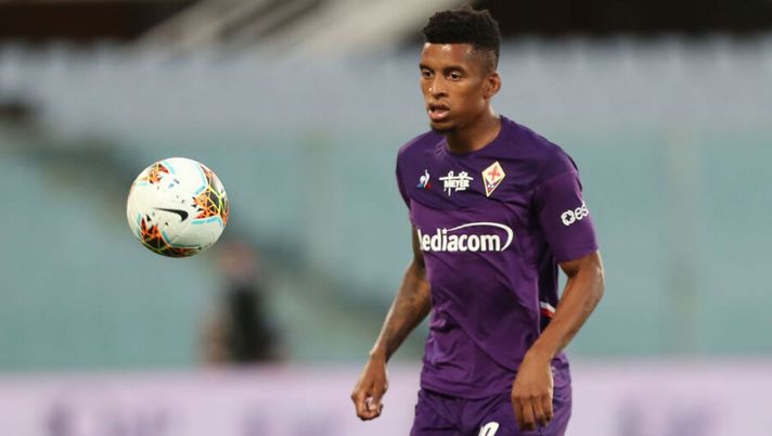 FLORENCE, ITALY - JULY 12: Dalbert Henrique of ACF Fiorentina in action during the Serie A match between ACF Fiorentina and Hellas Verona at Stadio Artemio Franchi on July 12, 2020 in Florence, Italy. (Photo by Gabriele Maltinti/Getty Images) UFFICIALE – Dalbert è un nuovo giocatore del Cagliari: cosa fare al fanta - immagine 1