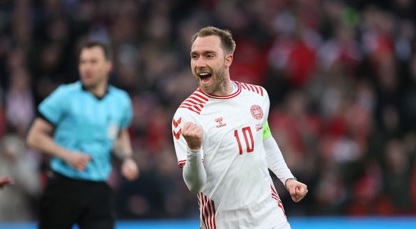 Getty Images VIDEO / Brentford-Tottenham, Eriksen cuore d’oro: firma una maglia Spurs ed emoziona un tifoso- immagine 2