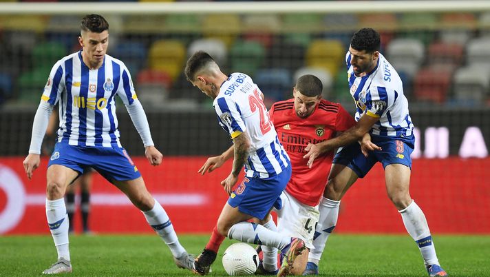 AVEIRO, PORTUGAL - DECEMBER 23: Adel Taarabt of SL Benfica is tackled by Otavio and Mehdi Taremi of FC Porto during the Portuguese Super Cup final between FC Porto and SL Benfica at Estadio Municipal de Aveiro on December 23, 2020 in Aveiro, Portugal. Sporting stadiums around Portugal remain under strict restrictions due to the Coronavirus Pandemic as Government social distancing laws prohibit fans inside venues resulting in games being played behind closed doors. (Photo by Octavio Passos/Getty Images) AVEIRO, PORTUGAL - DECEMBER 23: Adel Taarabt of SL Benfica is tackled by Otavio and Mehdi Taremi of FC Porto during the Portuguese Super Cup final between FC Porto and SL Benfica at Estadio Municipal de Aveiro on December 23, 2020 in Aveiro, Portugal. Sporting stadiums around Portugal remain under strict restrictions due to the Coronavirus Pandemic as Government social distancing laws prohibit fans inside venues resulting in games being played behind closed doors. (Photo by Octavio Passos/Getty Images)