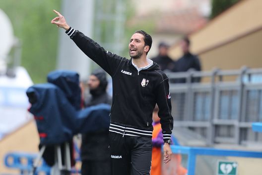  FLORENCE, ITALY - MAY 16: Giuseppe Scurto manager of US Citta' di Palermo U19 gestures during the SuperCoppa primavera 2 match between Novara U19 and US Citta di Palermo U19 at Centro Tecnico Federale di Coverciano on May 16, 2018 in Florence, Italy. (Photo by Gabriele Maltinti/Getty Images) 