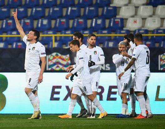  SARAJEVO, BOSNIA AND HERZEGOVINA - NOVEMBER 18: Andrea Belotti of Italy celebrates with team-mates after scoring the opening goal during the UEFA Nations League group stage match between Bosnia-Herzegovina and Italy at Bilino Polje Stadium on November 18, 2020 in Zenica, Bosnia and Herzegovina. (Photo by Claudio Villa/Getty Images) 